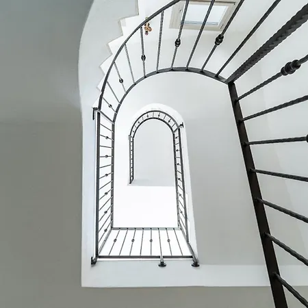 Infinity With Pool By Wonderful Italy