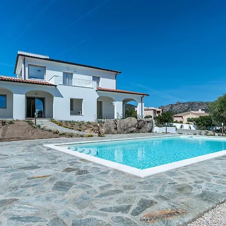 Infinity With Pool By Wonderful Italy *