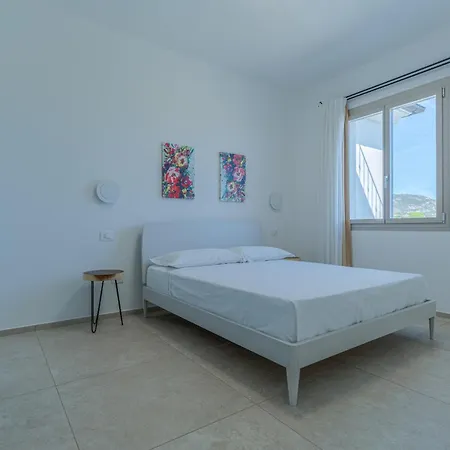 Infinity With Pool By Wonderful Italy *