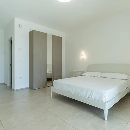 Infinity With Pool By Wonderful Italy Villa