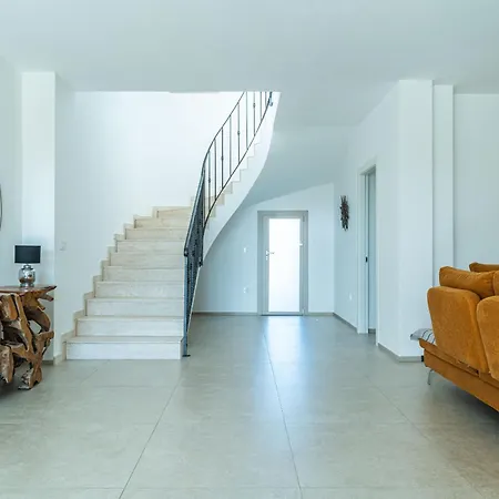 Infinity With Pool By Wonderful Italy